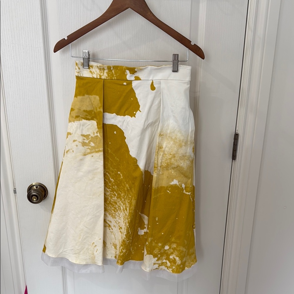 Yellow and White Knee-Length A-Line Skirt with Pleats